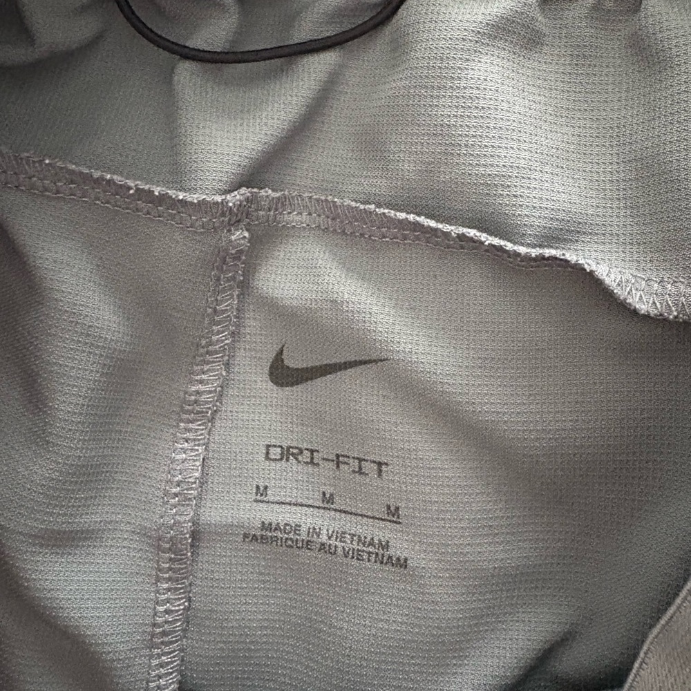 Nike Men's Light Gray Athletic Shorts . Features zippered pockets as well - Picture 3 of 10